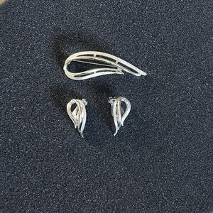 Vintage Sarah Coventry Brooch & Earrings Set